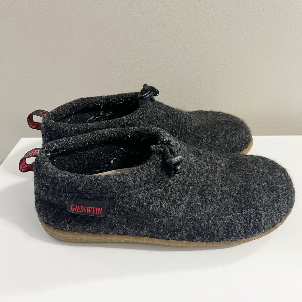 Giesswein Wool Slipper Vent in Anthracite Size 8